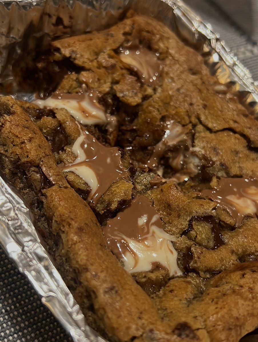 Budín marmolado recién horneado